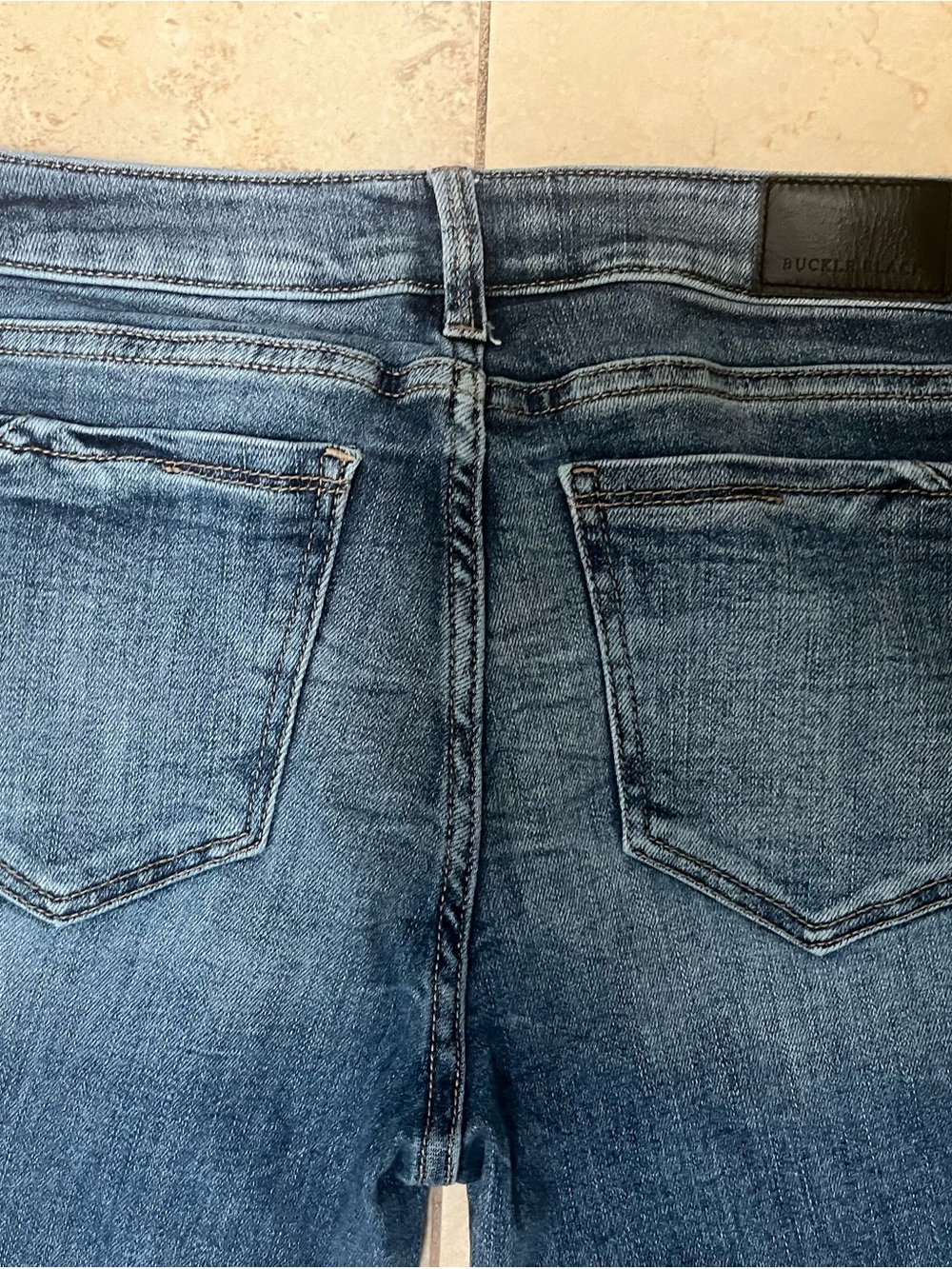 Buckle Women's Medium Wash Straight Leg Jeans